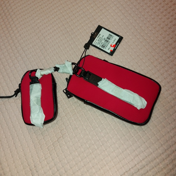 Red and black phone bag with change bag - Picture 7 of 8